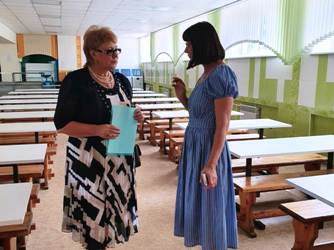 Александра Сызранцева проверила подготовку образовательных учреждений к началу учебного года
